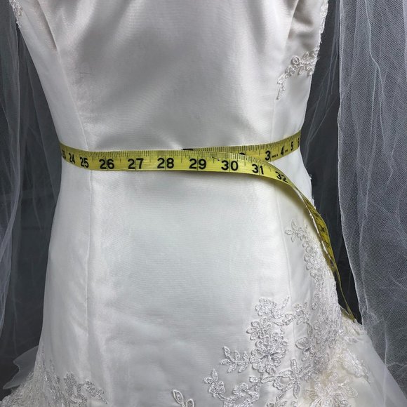 White by Vera Wang Strapless Ivory Fit&Flare Wedding Gown &Cathedral Length Veil - Picture 5 of 13